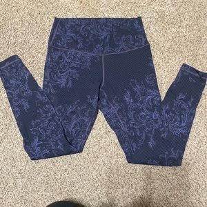 Lululemon retired purple leggings